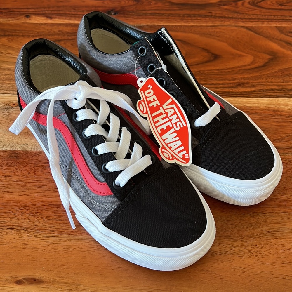 NWT Vans Old Skool Grey and Black Shoes with Red Stripe Size 6